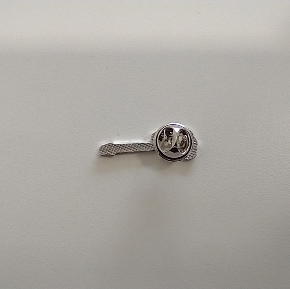 🧁 3/$30 Red Electric Guitar Enamel Pin NEW - Picture 3 of 4